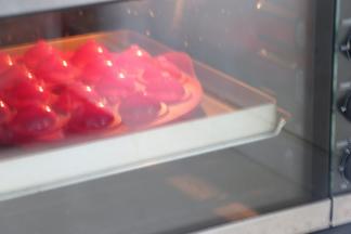 放入提前170度预热的烤箱，170度烤约20分钟