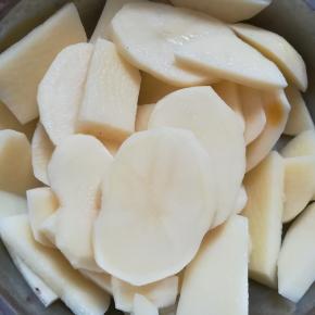 土豆去皮切片