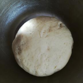 揉成光滑的面团