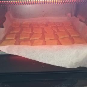 放入提前预热好的烤箱一百七十度二十分钟