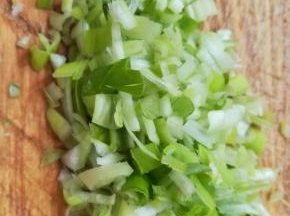 葱切成葱花