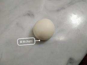 平均分成35克的剂子，排气，收圆。