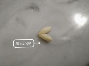 尾巴的部分，每个椭圆形是1克，搓好后，捏在一块。