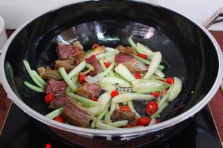 翻炒均均，美味出锅。