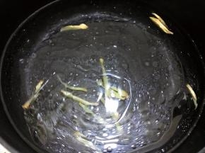 加入适量清水