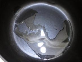 锅里加入少许油