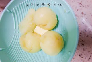 趁热加入10g黄油，也可以加食物油，但是黄油比较香