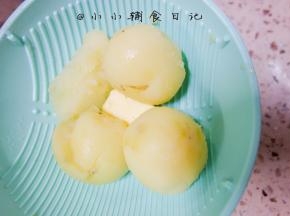 趁热加入10g黄油，也可以加食物油，但是黄油比较香