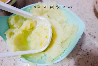 将土豆压成泥