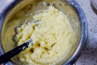 用筷子搅拌均匀