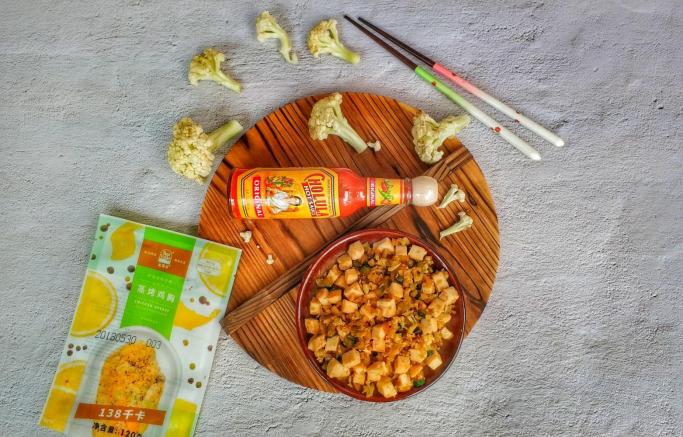 藤椒鸡胸肉炒菜花伪米饭