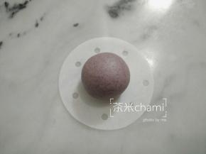 平均每个30克的剂子，排气，收圆。