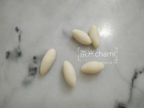 再分享一个切开的山竹，一个剂子1克，一共揉5个