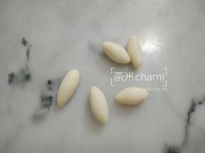 再分享一个切开的山竹，一个剂子1克，一共揉5个