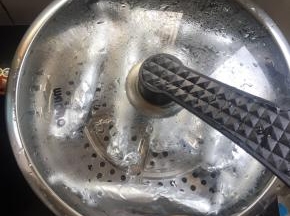 盖上盖子蒸20分钟即可。