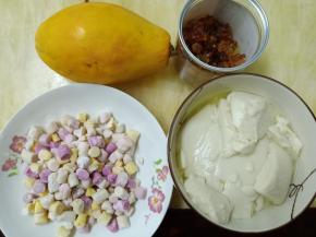 准备材料，桃胶先泡发一个小时，