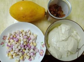 准备材料，桃胶先泡发一个小时，