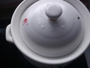 盖上锅盖，用小火煲40分钟。