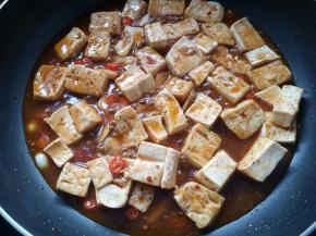 大火烧开，改小火焖煮5分钟。