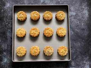 15、接着再次放入烤箱设定温度为180度再烘烤15分钟后取出。