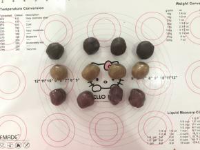 5、各种馅料分为35克一个的，每种味道各4个。