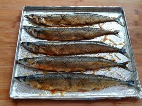 腌制30分钟后，撒上适量的孜然粉，如果喜欢黑椒，可以撒黑椒粉。