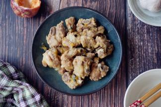 最后用生粉兑水勾芡即可，简单的开胃菜就做好了，快尝试一下吧