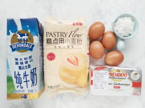 A泡芙材料：金龙鱼糕点用小麦粉60克，水100毫升，黄油45克，盐1撮，鸡蛋2个（约105克）。
B卡士达奶油材料：金龙鱼糕点用小麦粉25克，抹茶粉5克，蛋黄3个，细砂糖75克，牛奶250毫升。