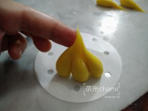 紧挨着排成圆形状。