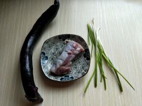 准备食材，我用的里脊肉，五花肉也可以！