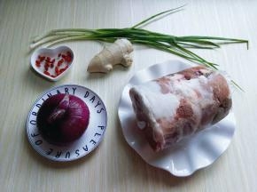 首先准备好食材。