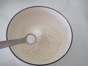 面粉过筛，加入泡打粉