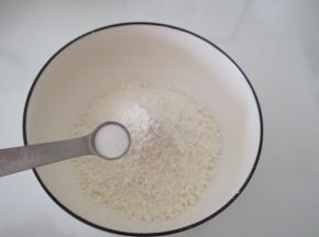 面粉过筛，加入泡打粉
