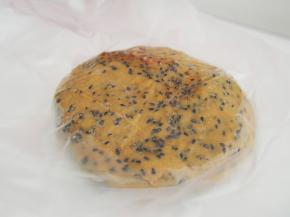 将面团放入保鲜袋中