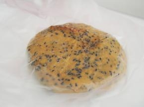 将面团放入保鲜袋中