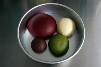 夏天室温发酵约1小时左右。冬天可以用烤箱发酵。