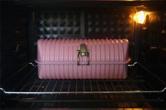 将其放入烤箱中下层，180度上下火30分钟。