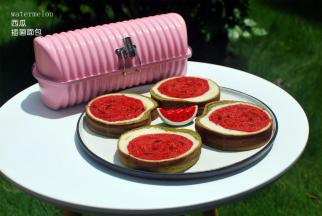 可爱的西瓜插画面包