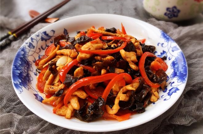 红椒木耳炒鸡丝