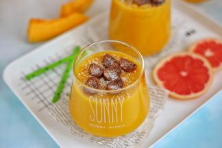 往里加入孩子喜欢的脆古力，孩子一口气能喝2杯，老人喜欢喝纯口味的，不加糖也能很美味。