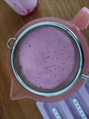 把打好的液体过筛。