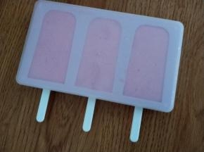 盖上盖子，放入冰箱冷冻凝即可。