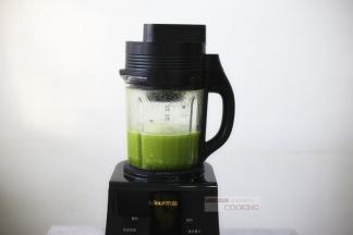 3分钟即能搅打成细腻的果汁，要是不喜欢果汁渣可以过滤一遍再喝。