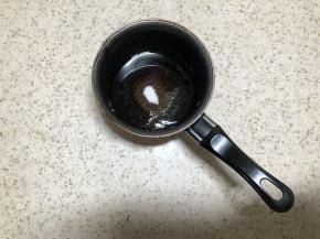 放入所有食材在小锅中