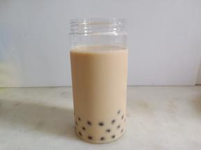 再加入奶茶适量。