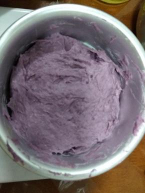 第二天取出，发酵至两倍大