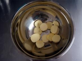 总统黄油卷切片软化至16度左右。