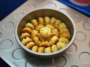 建议这样装盒，一个挨着一个，尽量不要留空隙。