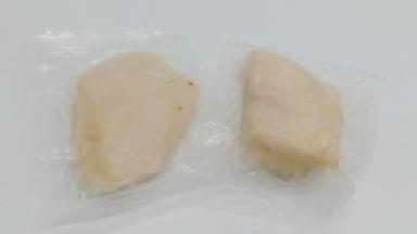 提前取出室温化冻，或者发冰箱冷藏慢慢化冻也一样。