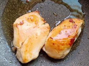 煎至两面金黄即可。